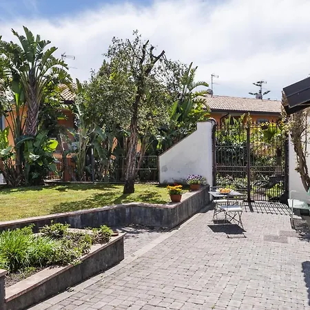 Apartment With Garden & Pool By Wonderful Italy