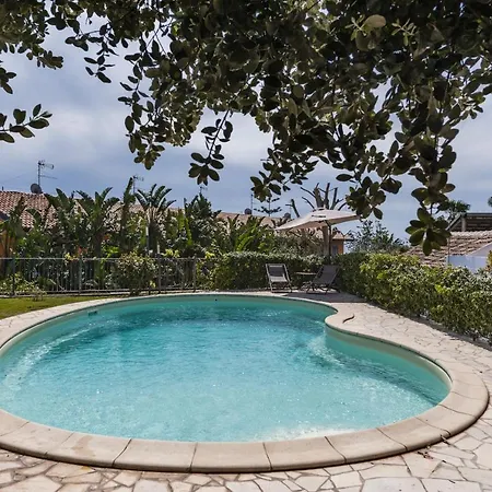 Apartment With Garden & Pool By Wonderful Italy